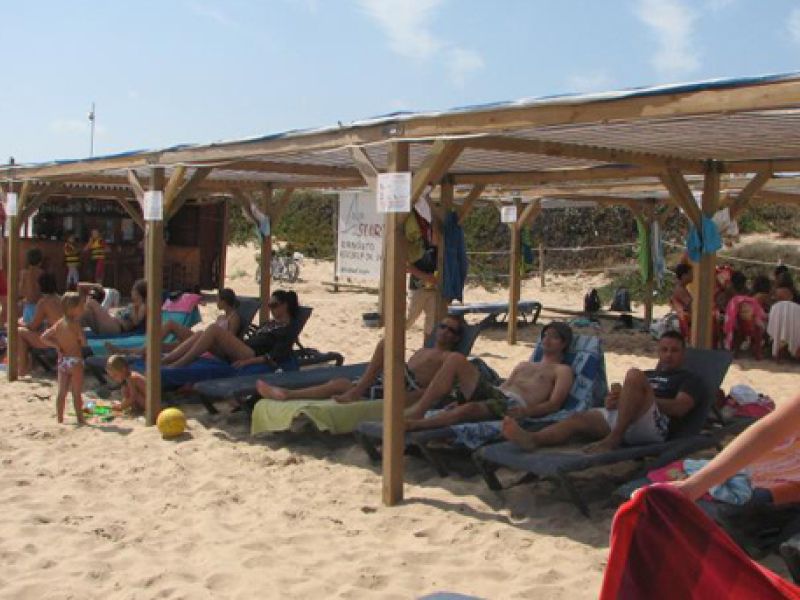 Pérgola y tumbonas en la playa: Tumbona5